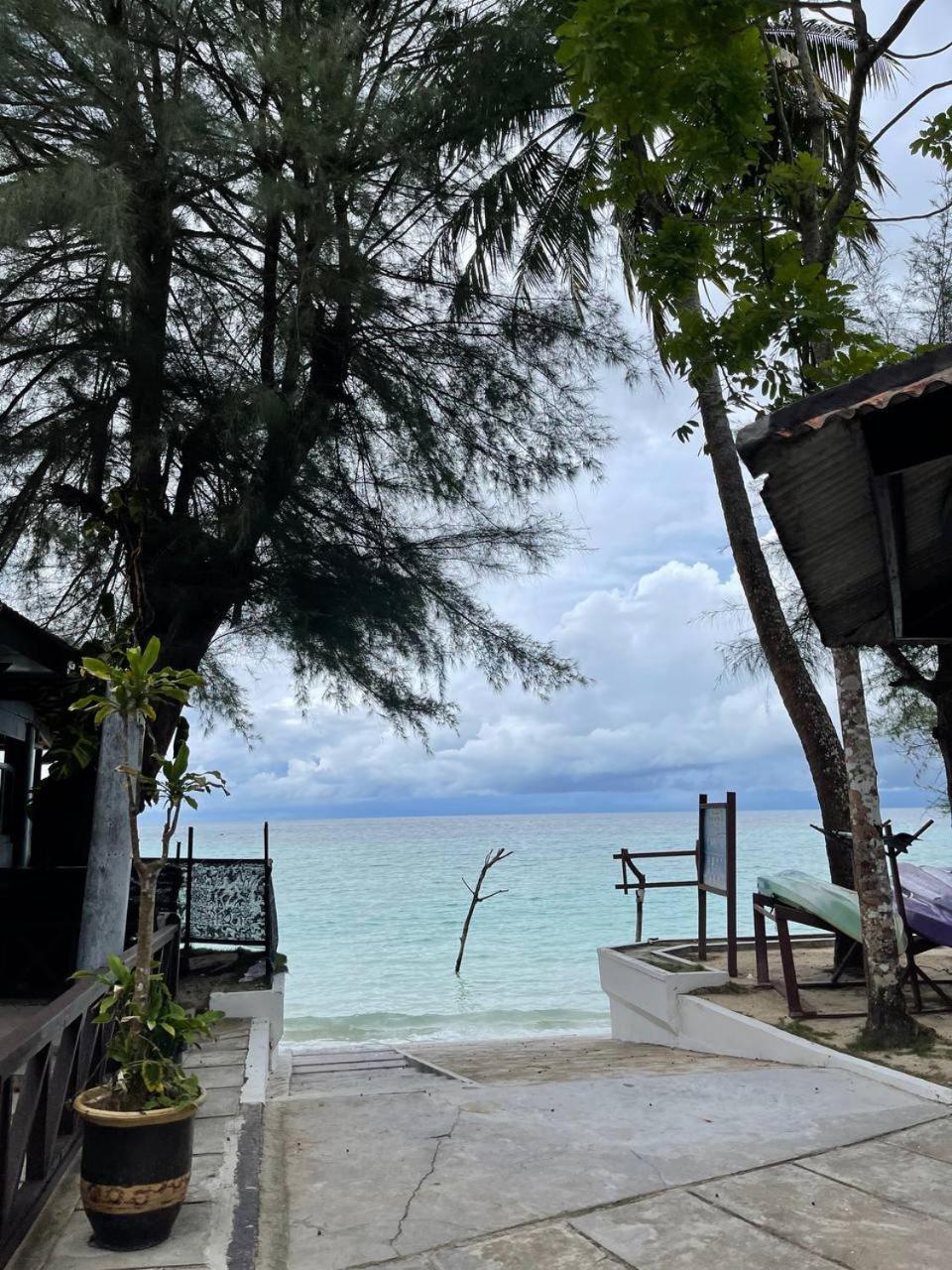 Beach Resort - Arwana Perhentian Besar Kampung Kuala Besut Extérieur photo